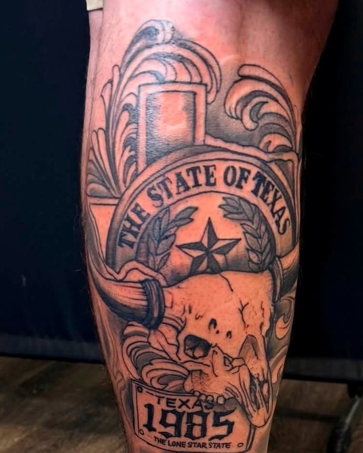 Ornamental black-and-grey calf piece - a State of Texas banner over a longhorn skull and a 1985 plate.